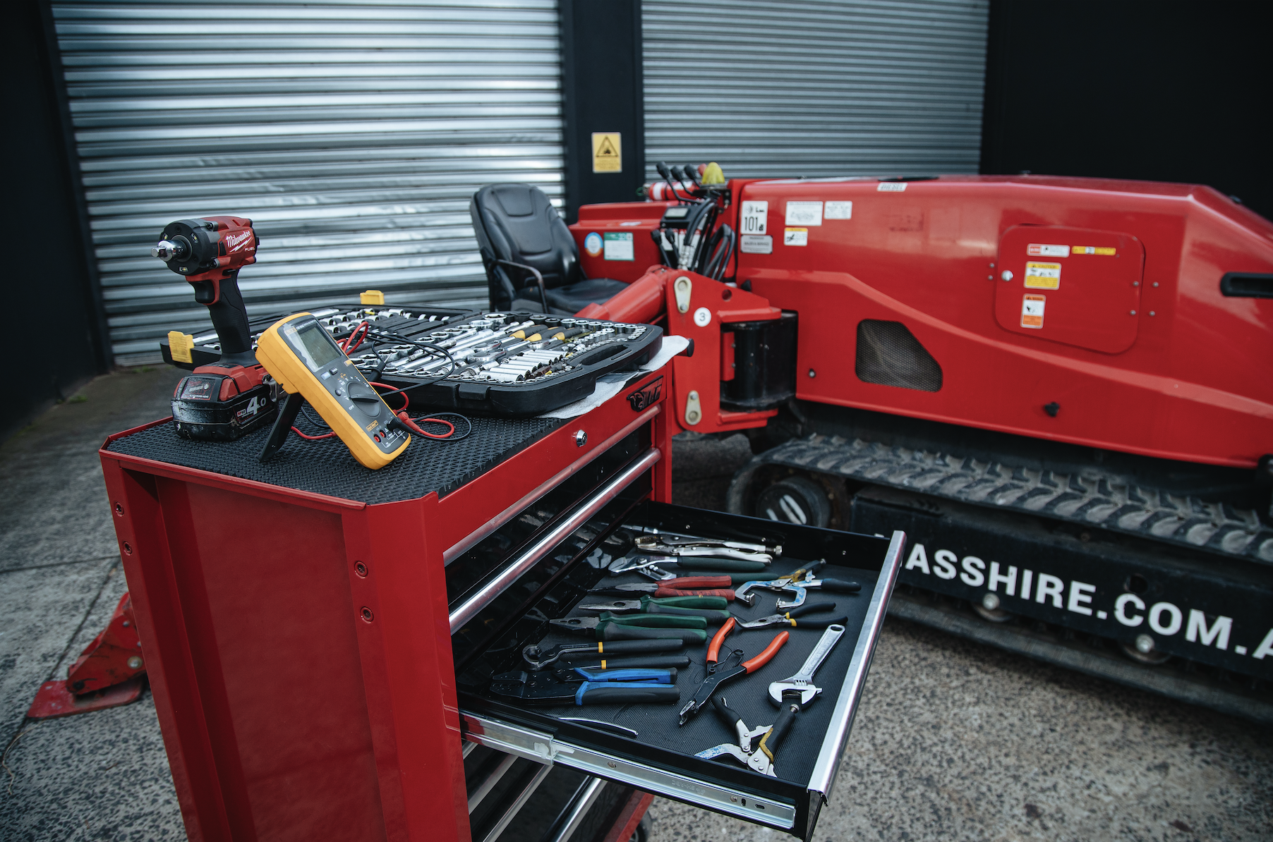 Mini crawler crane inspection — Maeda Unic Jekko service Australia